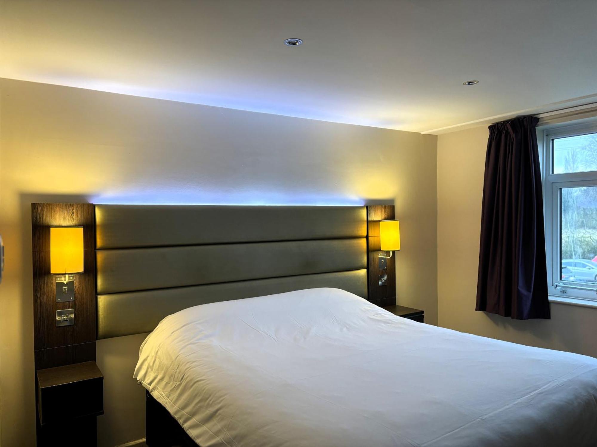 Premier Roomz Two Mills Ledsham  Exterior foto